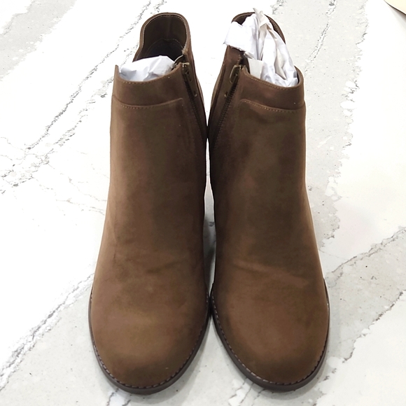 Anne Klein Retro Vibes | Vegan Suede Wedge Booties | Size 10.5 - Picture 8 of 15